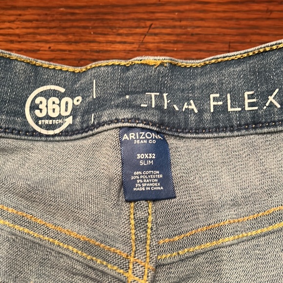 Arizona Ultra Flex 360 Blue Distressed Jean Size 30 x 32 Slim - Picture 4 of 6